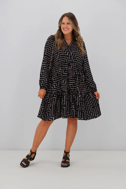 Luxury Fashion Shine On Label Sandra V Neck Baby Doll Dress Geo Line Print