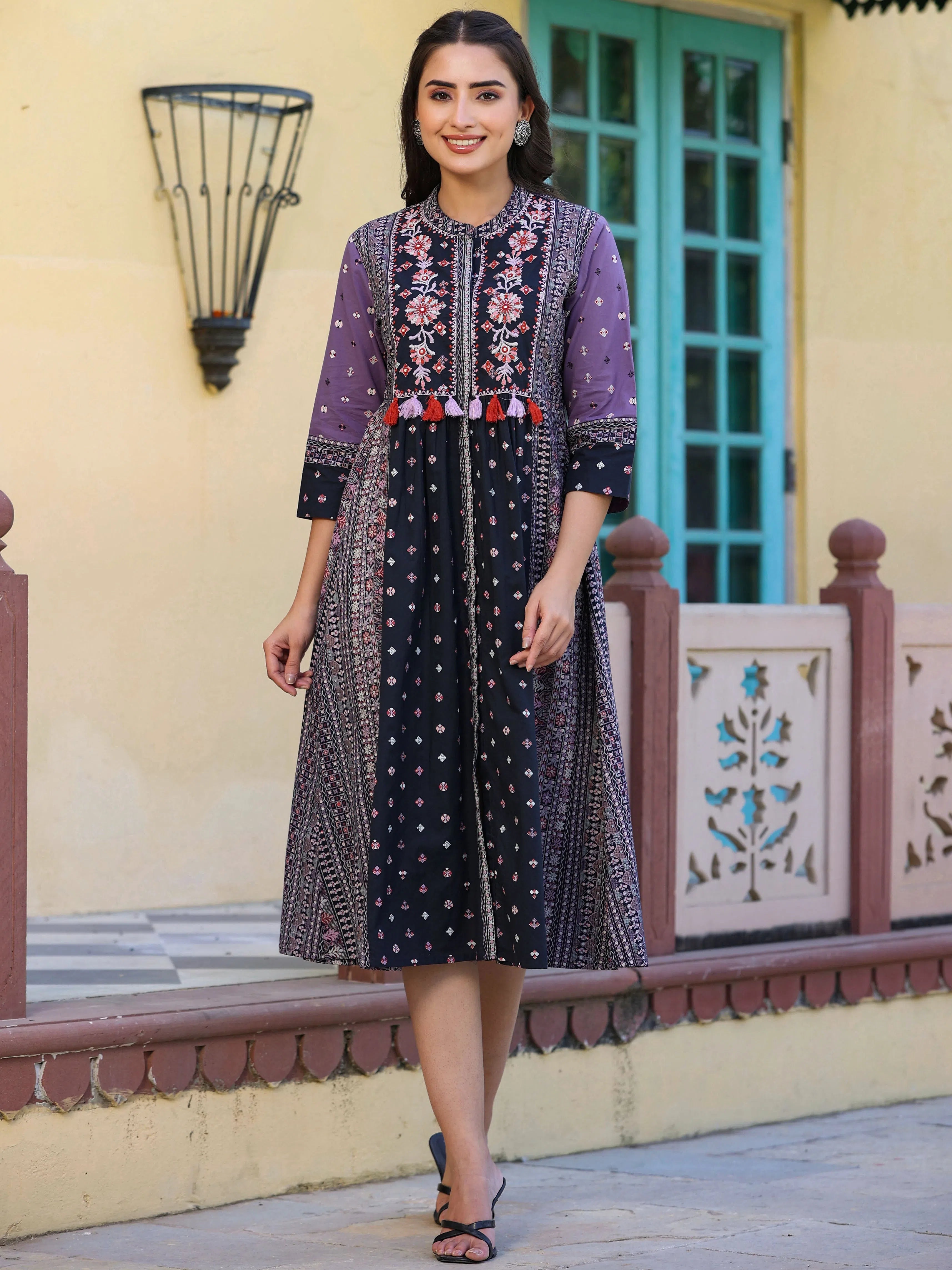 Casual Chic Clothing Juniper Women'S Lavender Printed Embroidered Flared Dress
