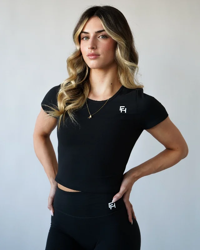 The Yoga Wear Sale You’Ve Been Waiting For Performance Tee - Black