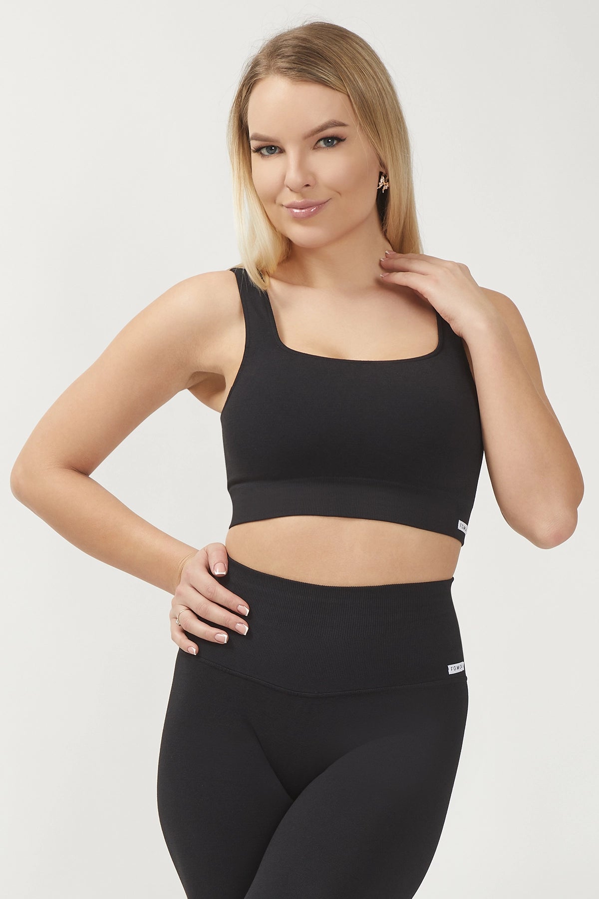 Move With Confidence In Discounted Yoga Outfits Top Essence BambùFIR Nero