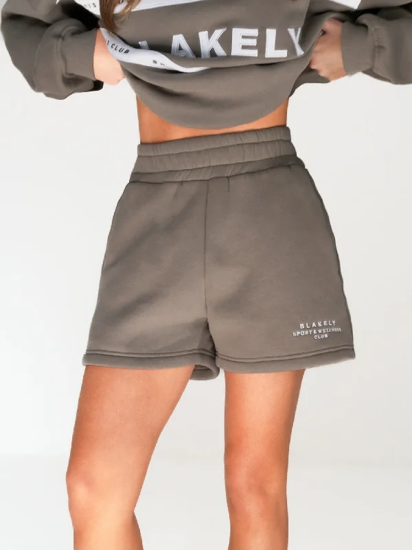 Master Every Pose With Premium Yoga Wear Deals Serena Jogger Shorts - Safari Green